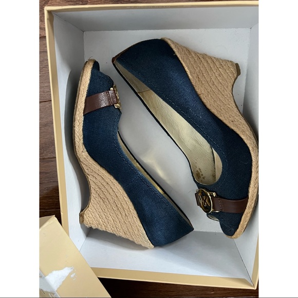 Size 7 Michael Kors Wedges - Picture 4 of 6